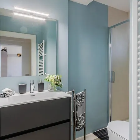 Casa Designer Modern 1st Floor With Terrace Apartment *